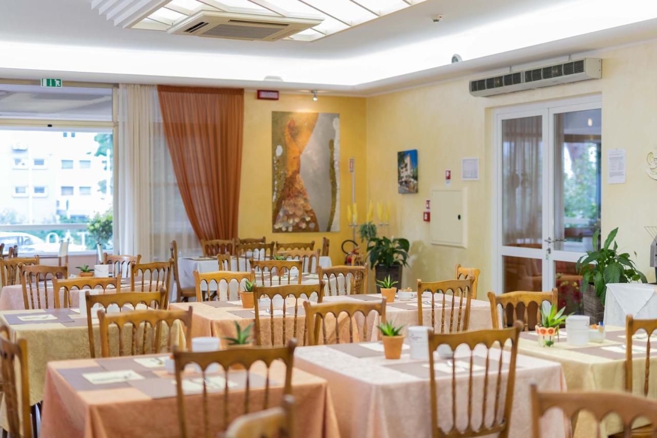 Hotel Alfa Tao Riccione Exteriör bild