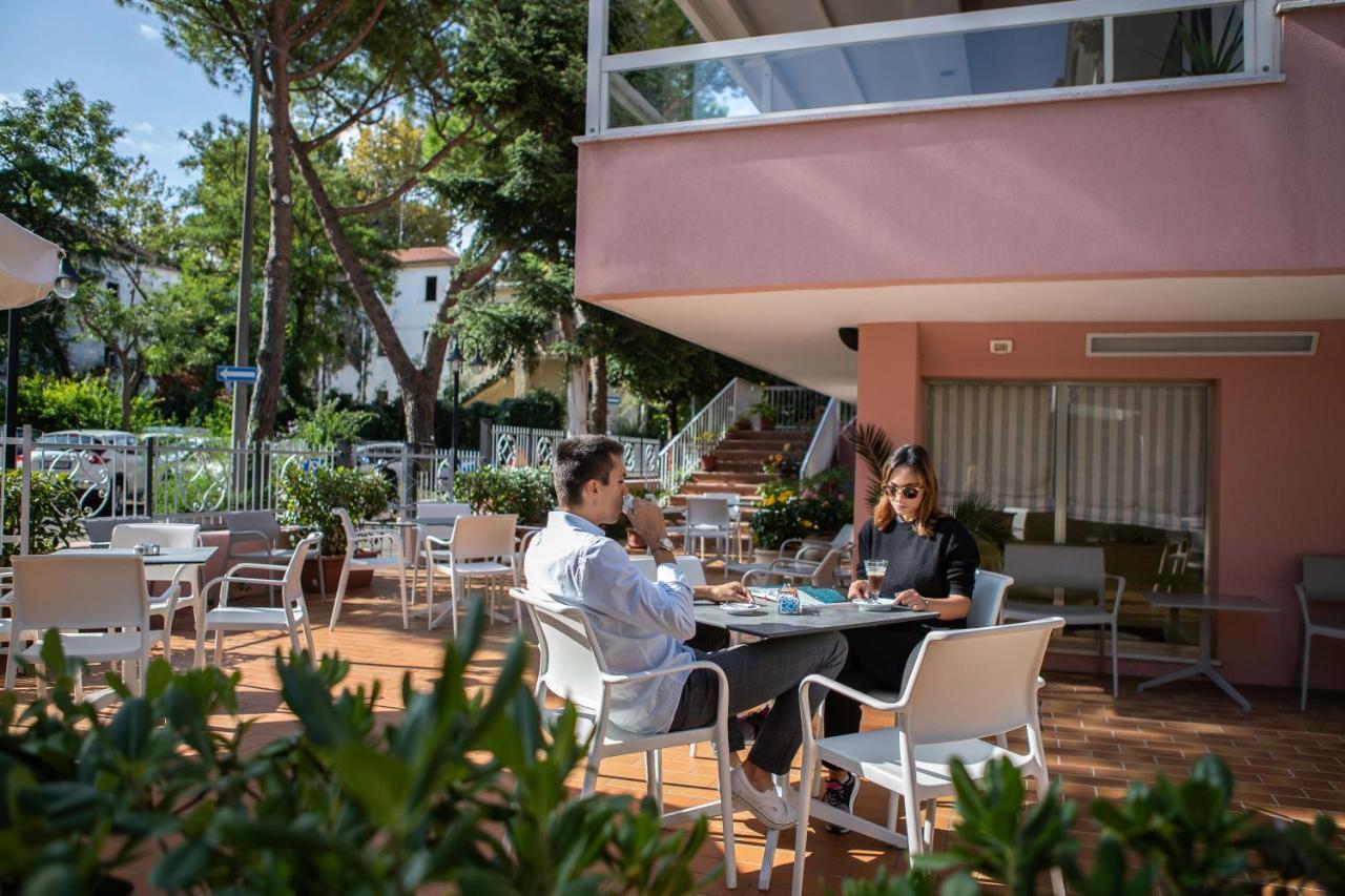 Hotel Alfa Tao Riccione Exteriör bild
