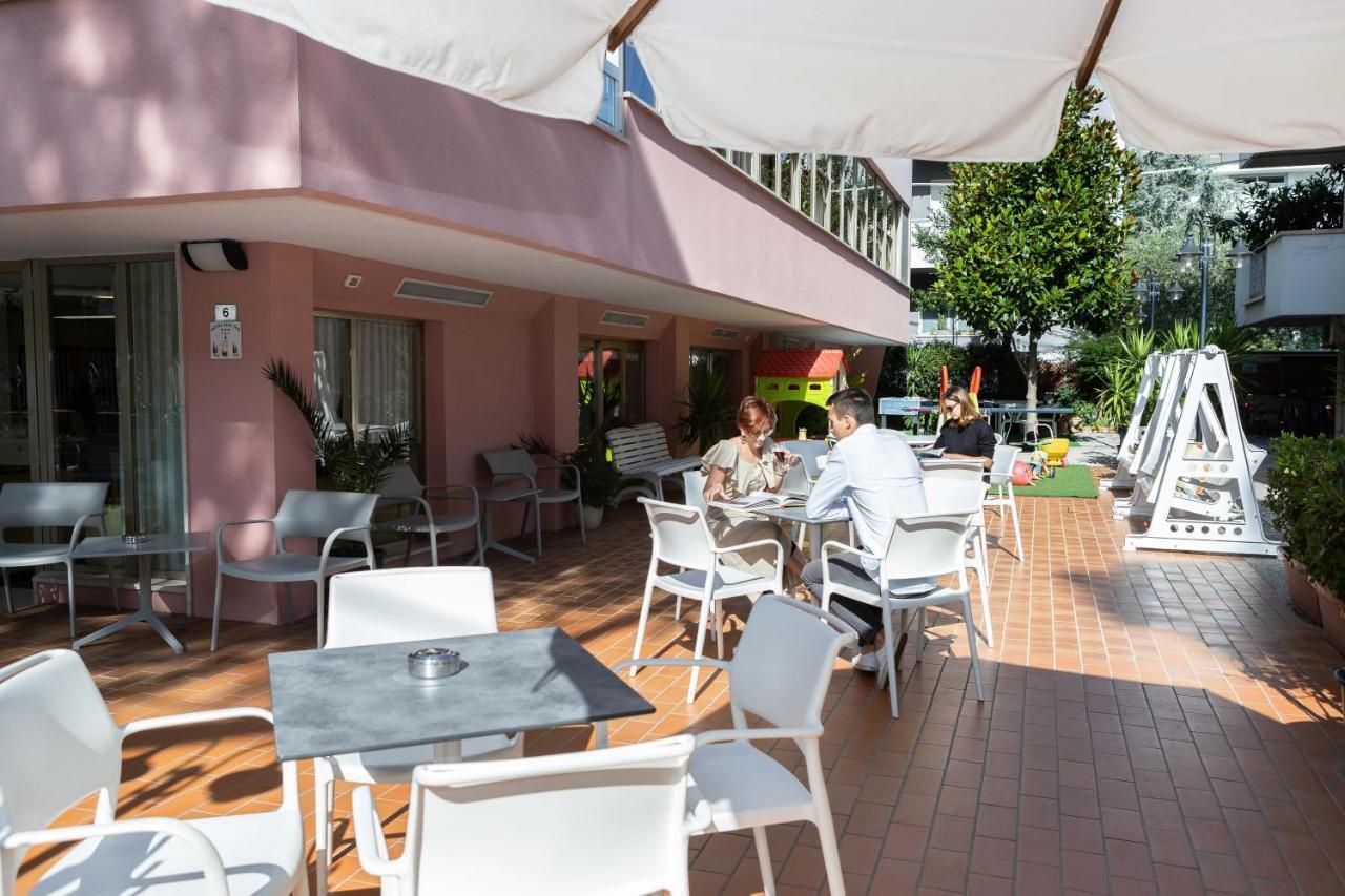 Hotel Alfa Tao Riccione Exteriör bild